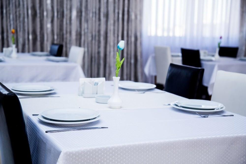 באקו Astola Hotel מראה חיצוני תמונה