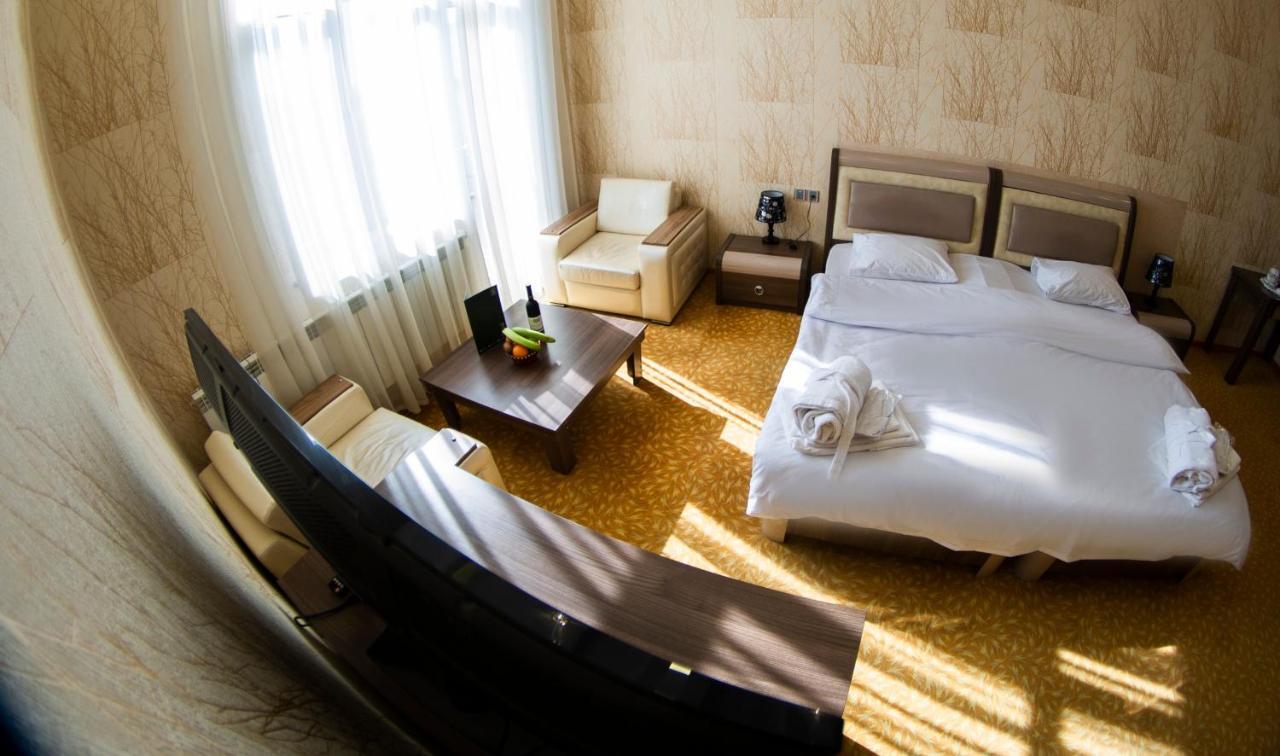 באקו Astola Hotel מראה חיצוני תמונה