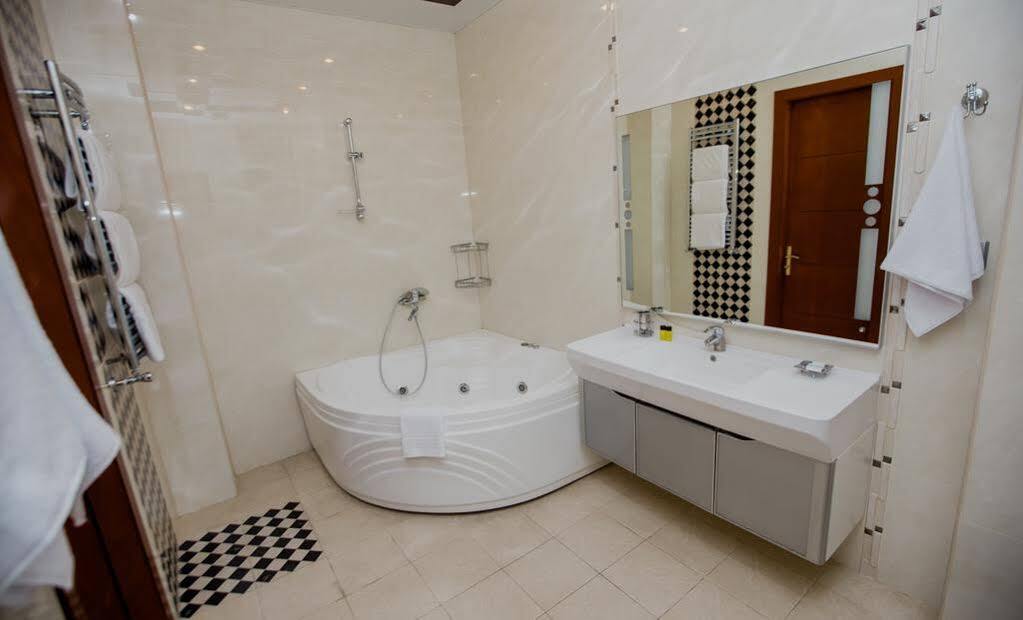 באקו Astola Hotel מראה חיצוני תמונה